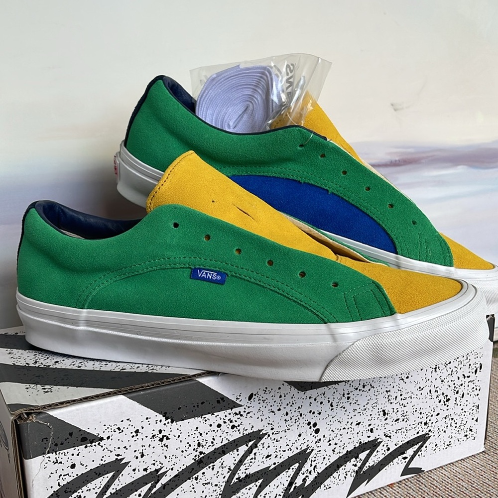 Vans WMNS 0g Lampin Lx
Off The Wall Green/Yellow
VN0A7Q4U021
Sneakers - Picture 1 of 16